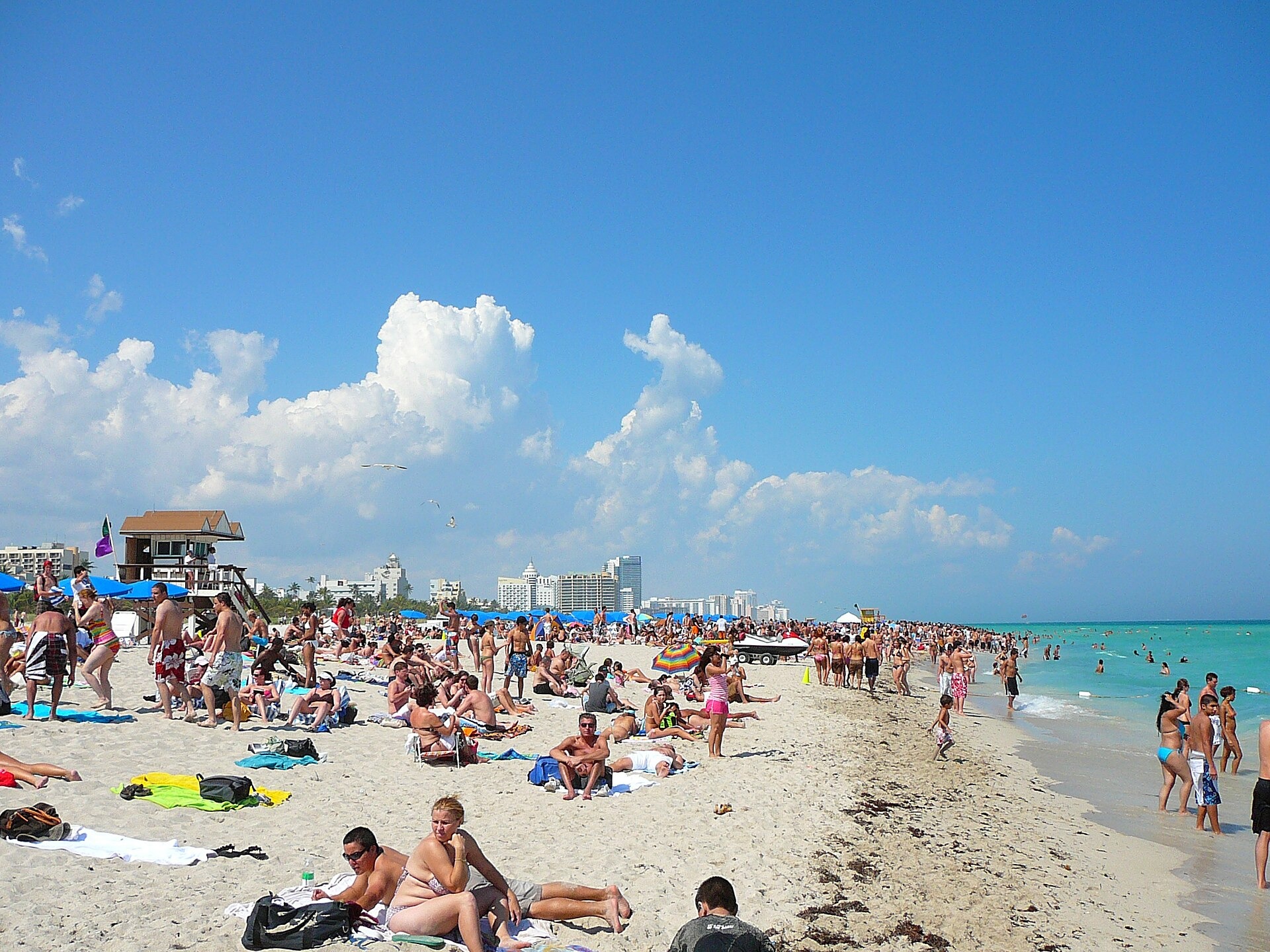 Digital photo taken by Marc Averette.
A typical winter day on en:South Beach, en:Miami Beach, Florida